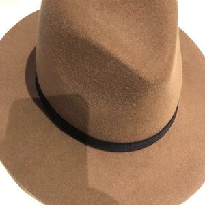 New with tags Aritzia wool hat